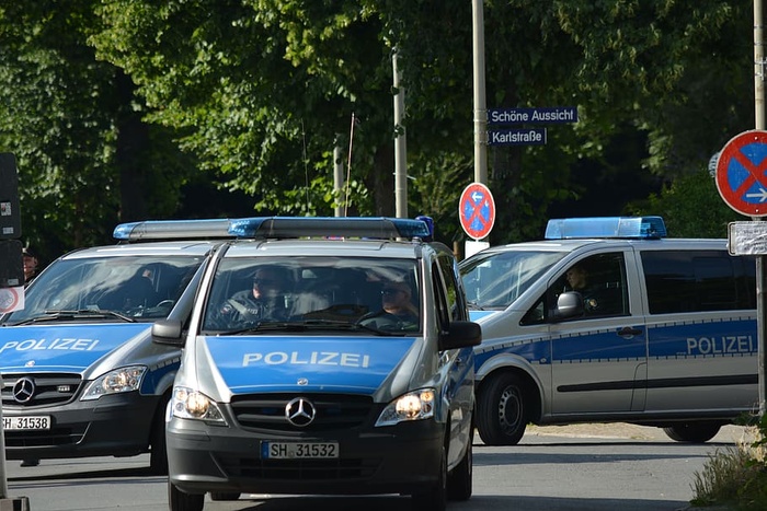 灰色奔驰掀背车、交通、人力、G20、汉堡、个人、警察、特朗普