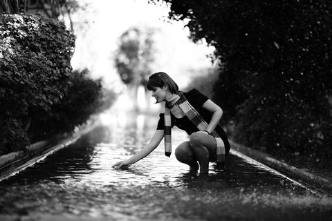 女人，模特，姿势，水，河流，触摸，概念，虚构