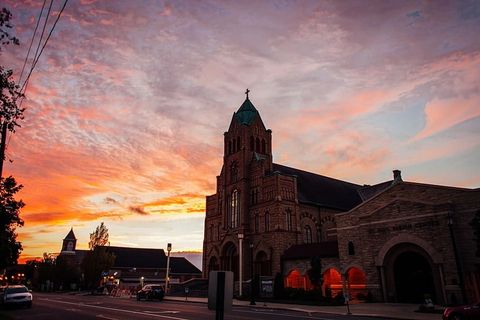 建筑、教堂、云朵、天空、日出、日落、夜晚、大教堂