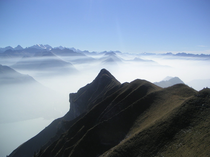 harder，mountains，bernese oberland，switzerland，summer，徒步旅行，alpine walk，deep mist