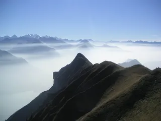 harder，mountains，bernese oberland，switzerland，summer，徒步旅行，alpine walk，deep mist