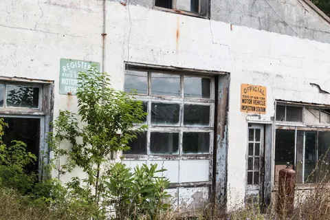 废弃、车库、复古、建筑外观、窗户、建筑、建筑结构、室外 废弃、车库、复古、建筑外观、窗户、建筑、建筑结构、室外