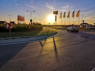 斯洛伐克，布拉迪斯拉发，斯柯达130，汽车，历史，太阳，日落，国旗