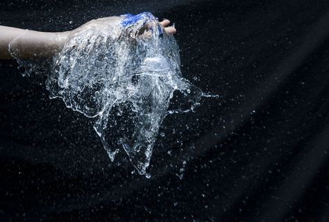 气球爆裂的长曝光照片