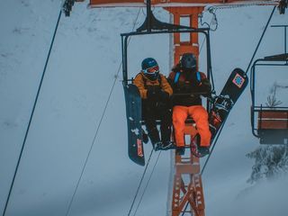 人，人，头盔，服装，服装，户外，休闲活动，冒险