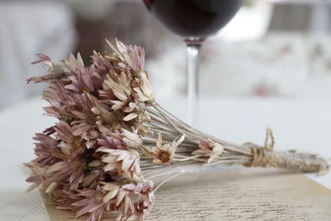 干花、字母、葡萄酒、玻璃杯、字母、信息、液体、红色