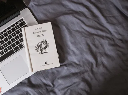 带笔记本电脑的MacBook Pro 带笔记本电脑的MacBook Pro