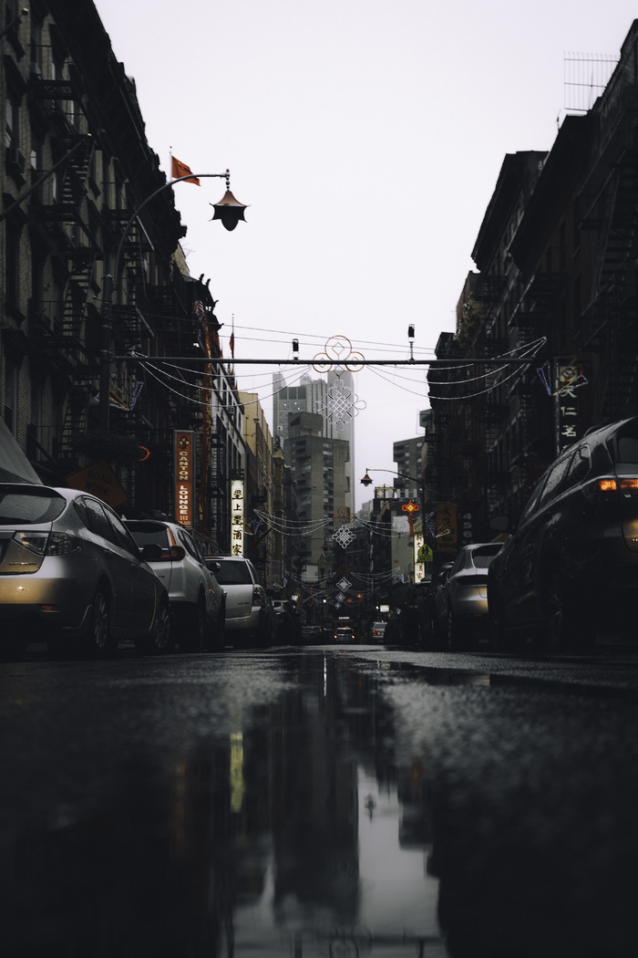 道路上的汽车、建筑、汽车、城市景观、街道、唐人街、乌班、商业