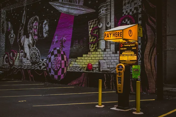 空的黄色付款站终端