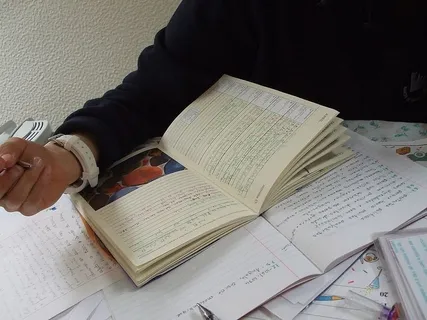 出版物,书籍,人手,手,人,纸,室内, 出版物,书籍,人手,手,人,纸,室内,