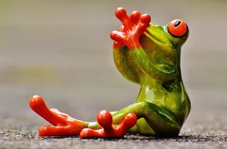 绿青蛙小雕像，青蛙，数字，不说话，有趣，可爱，有趣，坐