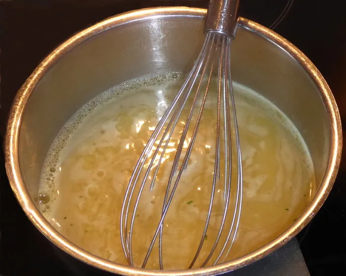 采购产品烹饪锅，厨师，食物，蔬菜，肉汤，炊具和厨房用具，热，银