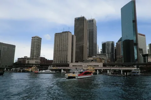 澳大利亚新南威尔士州悉尼,建筑结构、建筑外观、建筑、水和航海船只 澳大利亚新南威尔士州悉尼,建筑结构、建筑外观、建筑、水和航海船只
