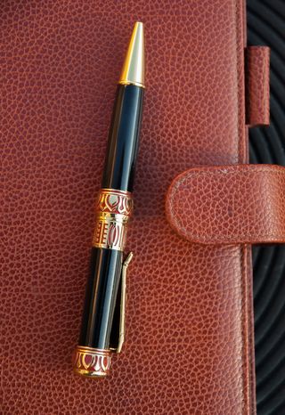 日记、书、笔、约会、武器、枪、手枪、特写