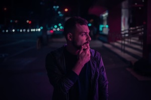 时尚、男人、人、街道、孤独、胡子、男孩、黑暗