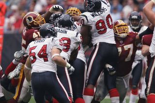 足球比赛，职业足球，球员，攻击性，对抗，混战，动作，足球