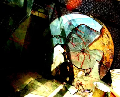 罗马尼亚，târgu mureș，流血的记忆，艺术断裂，破碎的镜子，艺术尝试，流血的镜子