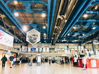 法国，巴黎，波波路19号，一群人，一大群人，室内，真人，人群