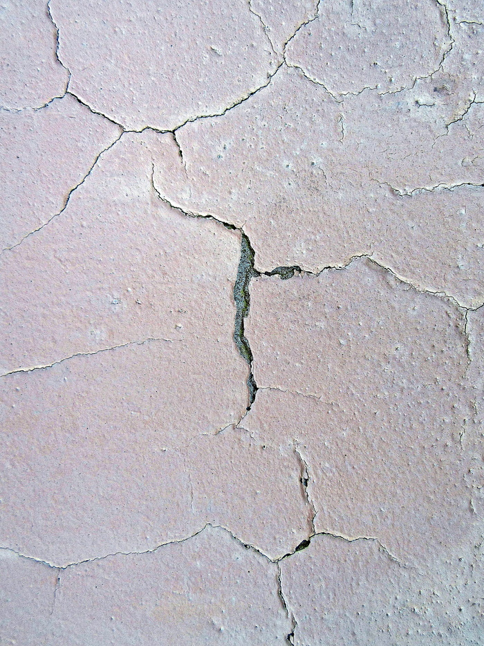有裂缝的混凝土表面