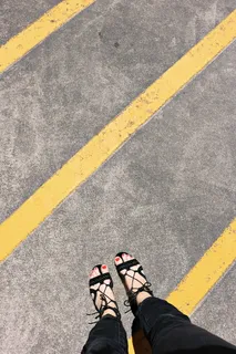 穿黑色裤子的女人 穿黑色裤子的女人