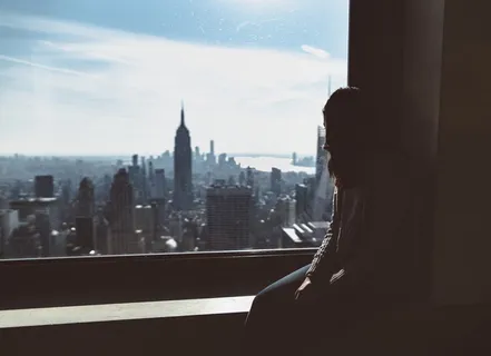 女人,坐着,旁边,透明,玻璃窗,人,悲伤,影子 女人,坐着,旁边,透明,玻璃窗,人,悲伤,影子