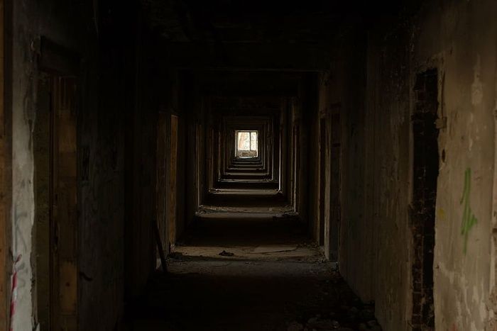 废弃、建筑、建筑、黑暗、腐朽、废弃、肮脏、门