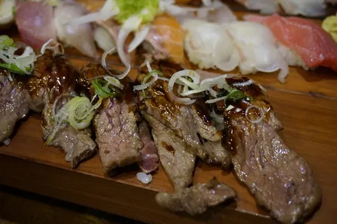 肋眼寿司,肉寿司,韩,肋眼,食品和饮料,食品,新鲜,即食 肋眼寿司,肉寿司,韩,肋眼,食品和饮料,食品,新鲜,即食