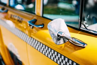 黄色出租车特写照片