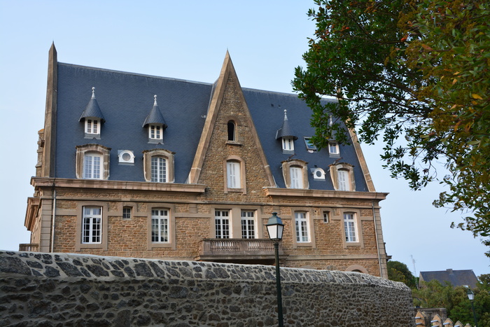 别墅，豪宅，dinard brittany，华丽，美丽，漂亮，很棒，建筑外观