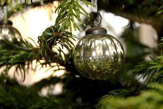 圣诞树，圣诞装饰品，银饰品，圣诞节，玻璃饰品，节日，圣诞节，悬挂