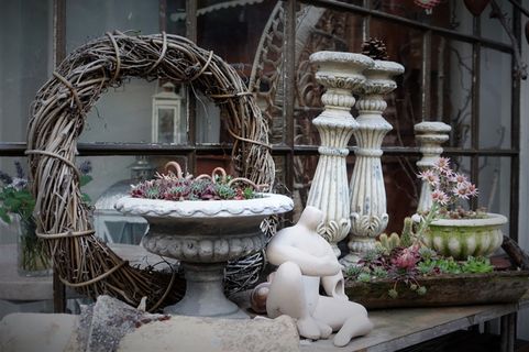 装饰，烛台，花盆，雕塑，艺术和工艺，表现，建筑，雕像