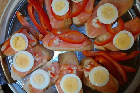 三文鱼包，美味，小吃，冷餐，自助餐，晚餐，面包，鸡蛋