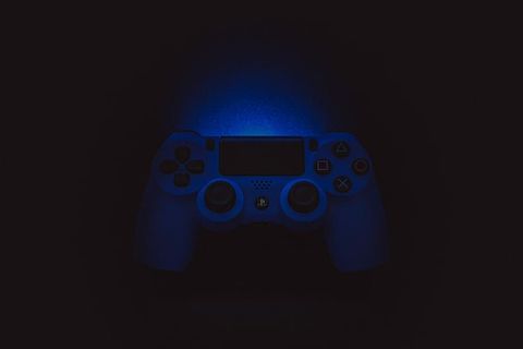 索尼DualShock 4的剪影摄影