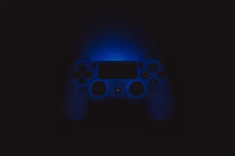 索尼DualShock 4的剪影摄影