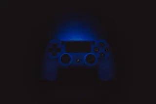 索尼DualShock 4的剪影摄影