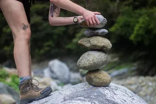 人，抱，石头，顶部，平衡石头，人，腿，纹身