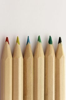 几种颜色的铅笔，铅笔，颜色，蓝色，玫瑰色，红色，木质，橙色