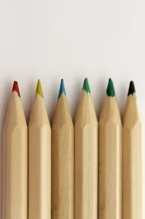 几种颜色的铅笔，铅笔，颜色，蓝色，玫瑰色，红色，木质，橙色