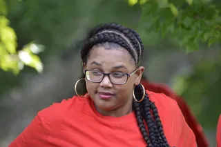 辫子女人的特写照片