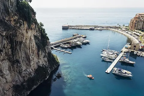 建筑、海湾、海滩、船只、城市、港口、岛屿、山脉 建筑、海湾、海滩、船只、城市、港口、岛屿、山脉