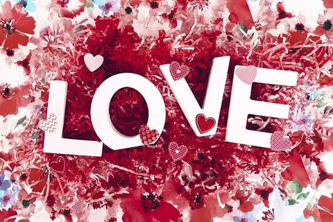 情书和爱心照片