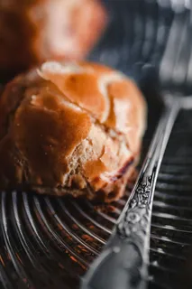 里面有奶油奶酪的甜面包 里面有奶油奶酪的甜面包