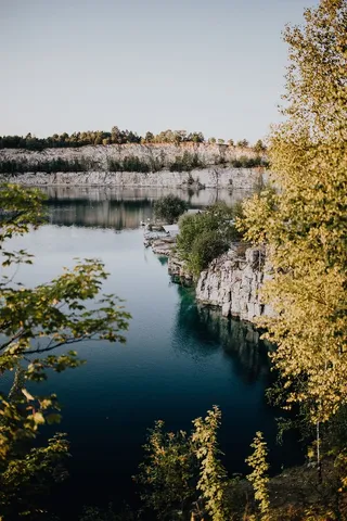 Zakrzówek水库，这座古老的石灰岩采石场被洪水淹没