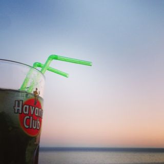 莫吉托、大海、日落、鸡尾酒、水、天空、大自然、饮料