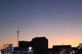 伯利兹，伯利兹市，圣佩德罗伯利兹快车水上出租车，天际线，城市景观，日落，剪影，建筑