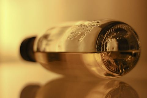 黄金、静物、瓶子、酒精、黄色、室内、特写、食物和饮料