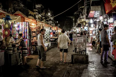 越南，河内，夜，夜生活，夜摄影，灯光，市场，男人