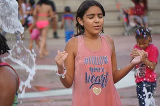 女孩，欢乐水，年轻女孩，亚特兰大，公园，真人，生活方式，女人