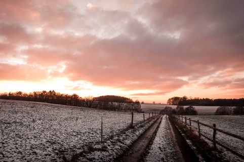 空灰色道路、自然、户外、日落、降雪、日出、景观、冬季