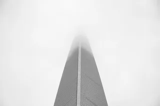 灰色建筑的低角度摄影